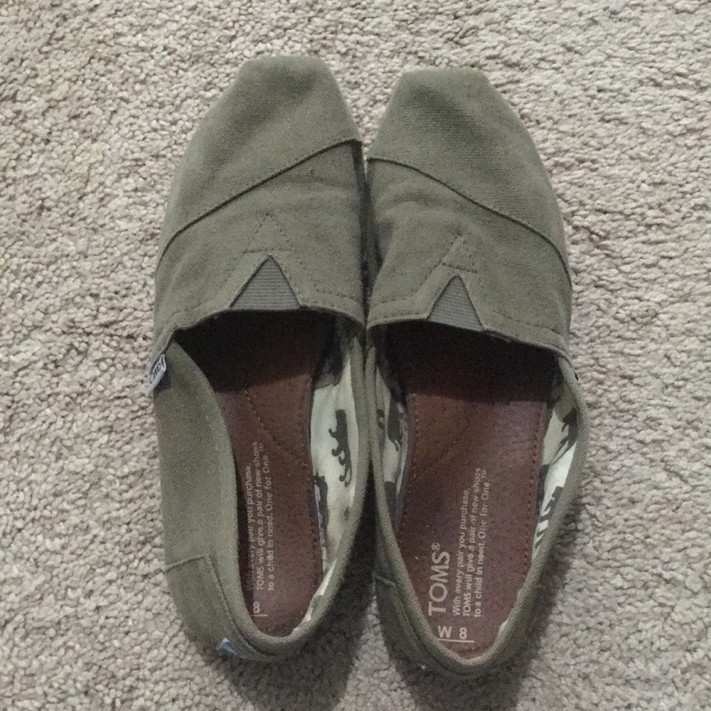 Good condition Olive TOMS
